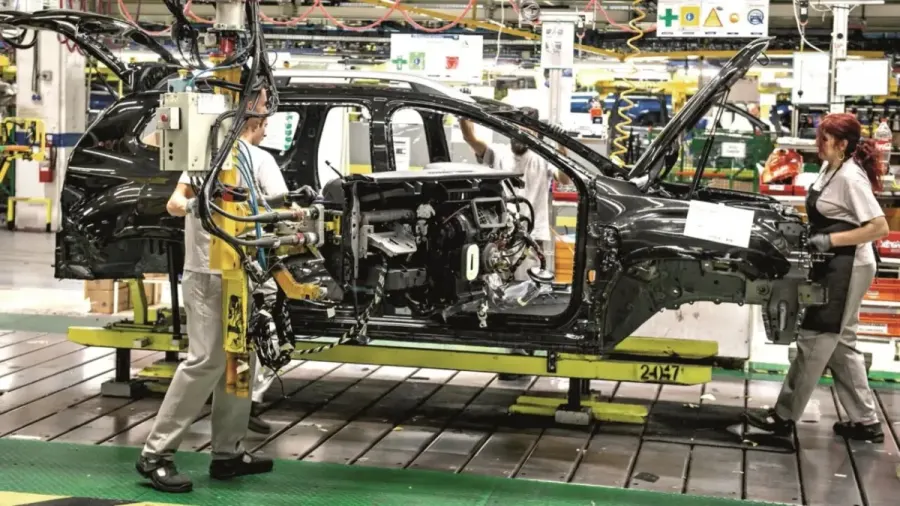 Dacia recorta producción y plantilla mientras sus nuevos coches eléctricos se fabrican fuera de Rumanía