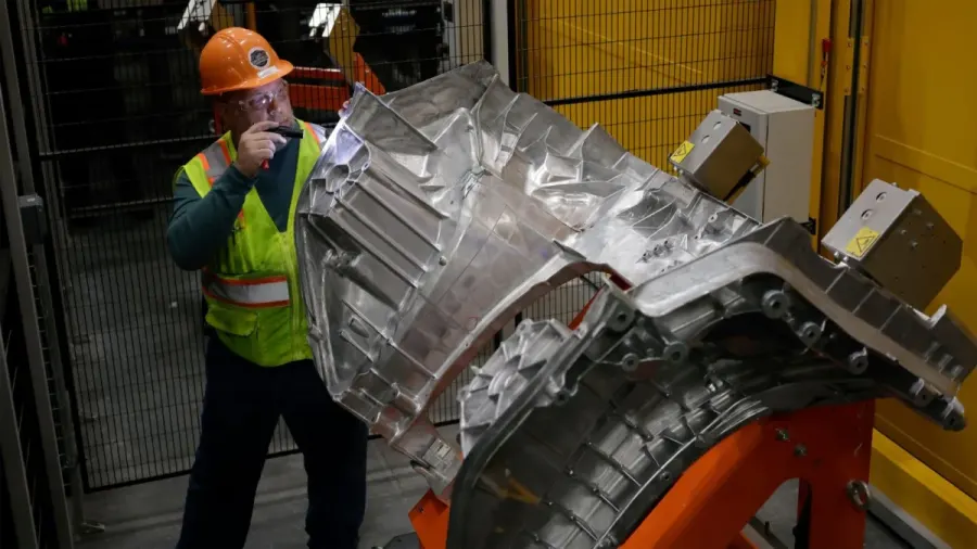 Ford produce 5.000 piezas gigantes fundidas para la pick-up eléctrica Fathom al estilo de Tesla