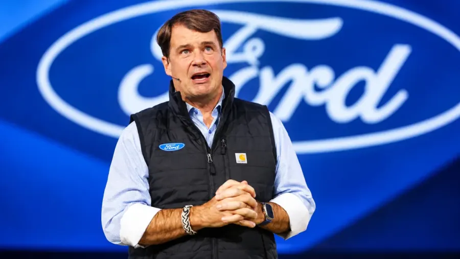 El CEO de Ford reconoce que algunos de sus coches eléctricos no son rentables en Europa y habla de Valencia: "No quiero entrar en detalles"