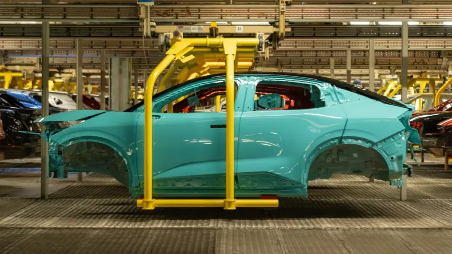 Para lo que le interesa, Reino Unido sí quiere ser europeo: negocia con Bruselas para que sus coches y baterías tengan ventajas