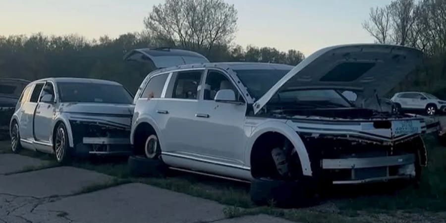 The Genesis GV90 has coach doors and a massive 27″ digital screen [Video]