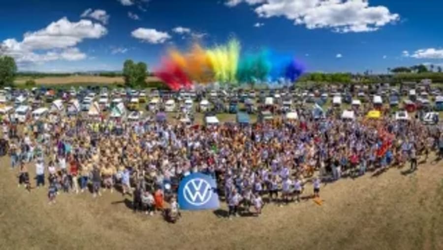 De la mítica T1 al ID. Buzz eléctrico: miles de campers celebran la 22ª edición de la FurgoVolkswagen por todo lo alto