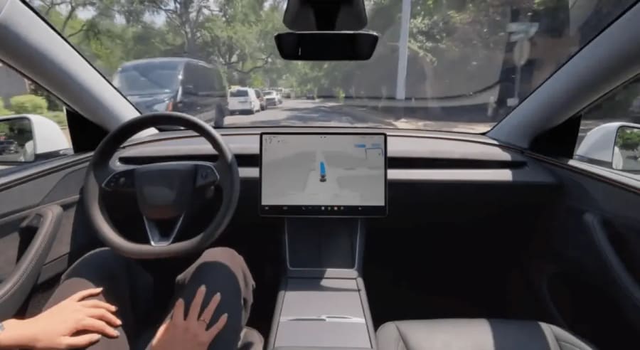 El Robotaxi de Tesla pierde fuelle, pero la energía eólica y solar avanzan con fuerza