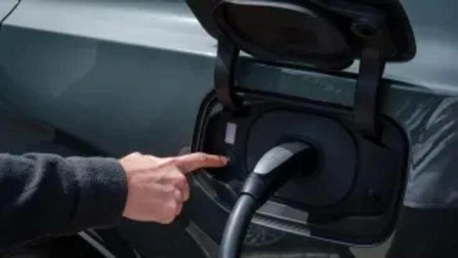 Volvo ha encontrado la fórmula mágica para mejorar (y mucho) la carga de sus coches eléctricos: Tesla tenía la pieza que faltaba