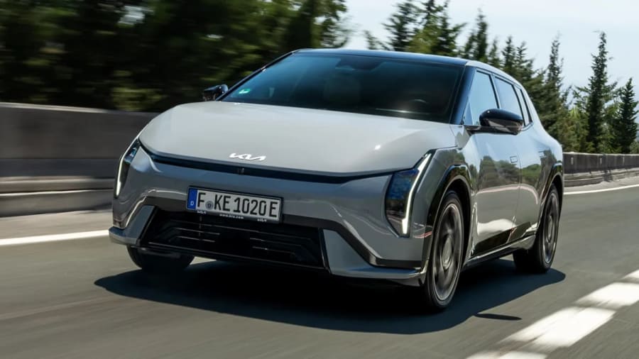 KIA deja al Volkswagen ID.3 Neo sin argumentos con el nuevo EV4: 8.000 € menos, mejor autonomía y más potencia