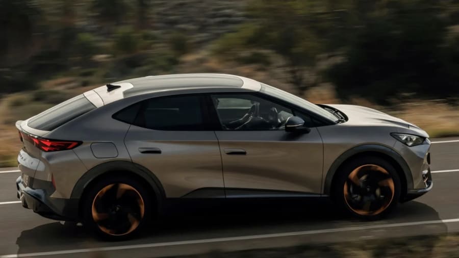 CUPRA ya tiene un Tavascan más barato en España, con casi 450 km de autonomía y desde 42.000 €