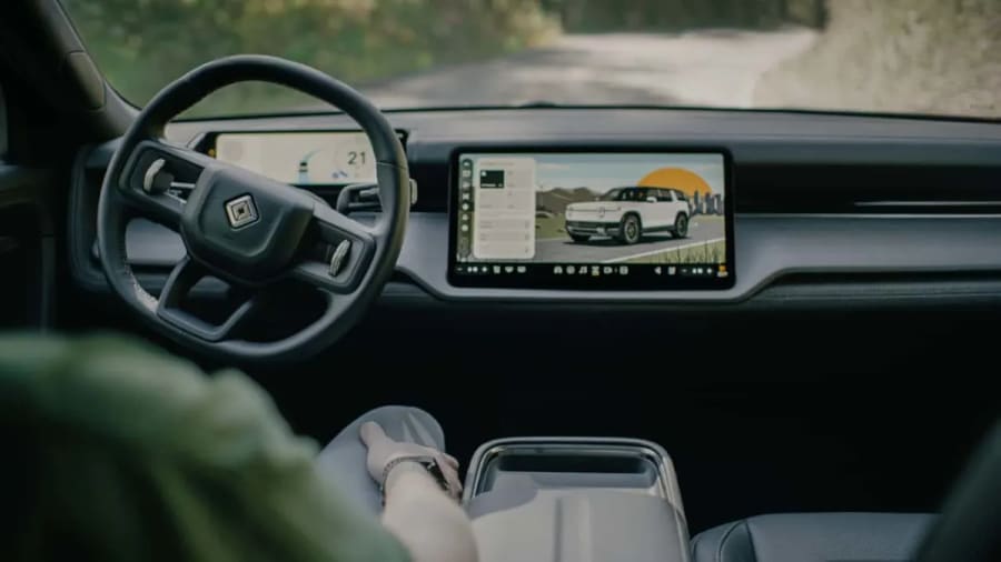 Rivian afirma que la batalla por Apple CarPlay es 'completamente obsoleta' gracias a la IA