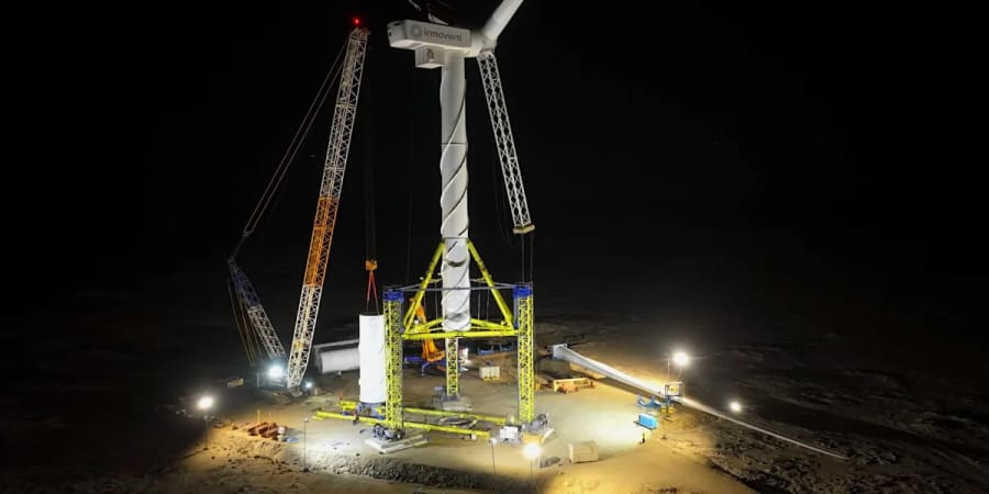 Fortescue y Nabrawind despliegan la primera turbina eólica sin grúa en África