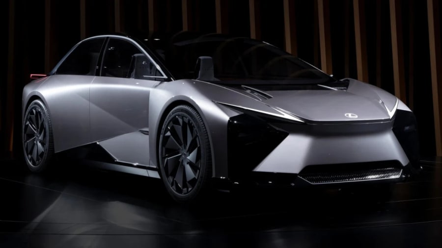 Toyota cancela lo que hubiera sido su alternativa al Tesla Model 3 y el motivo dice mucho de hacia dónde va el coche eléctrico
