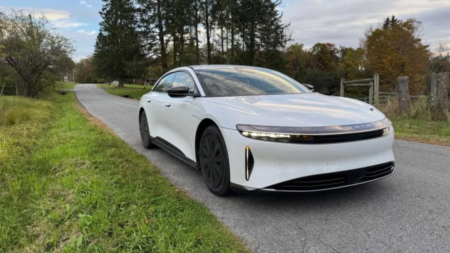 Lucid retira su EV más asequible por posible pérdida de potencia durante la conducción