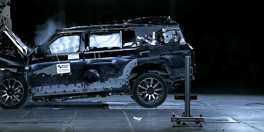 BYD afirma que su chasis de aluminio fundido es más ligero, resistente y seguro que el acero