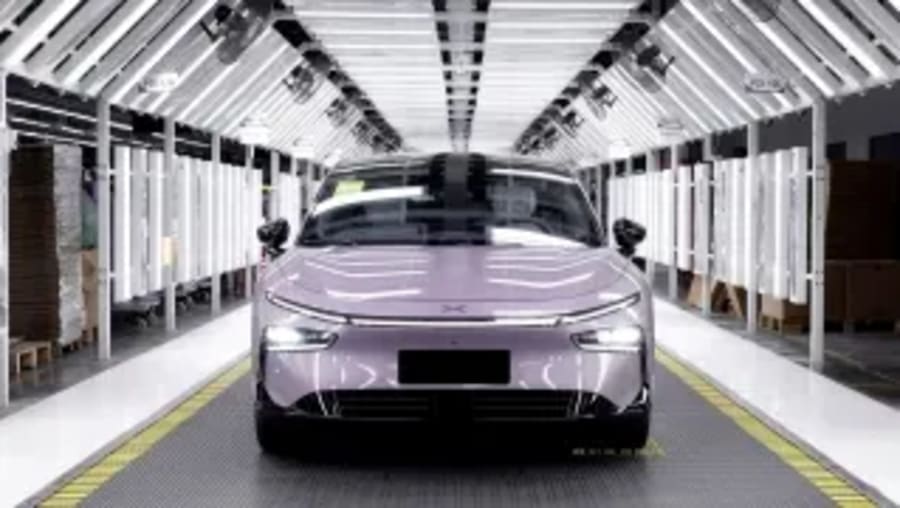 Xpeng confirma un nuevo coche eléctrico fabricado en Europa para saltarse las 'condiciones espejo' de la UE con los fabricantes chinos