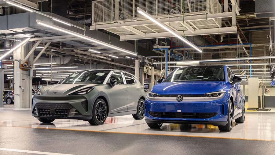 SEAT y CUPRA arrancan en Martorell la producción del Raval y el Volkswagen ID. Polo eléctrico