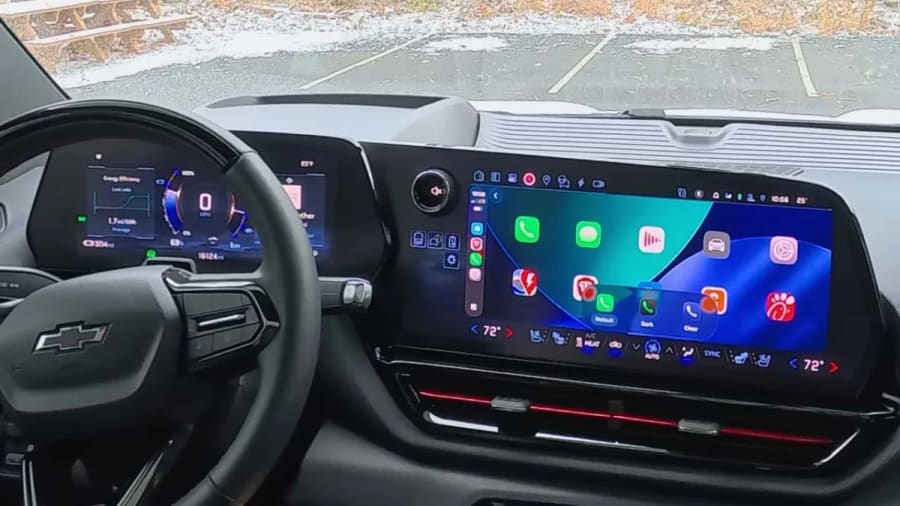Este gadget de 199 dólares lleva Apple CarPlay a los vehículos eléctricos de GM. Pero hay un inconveniente