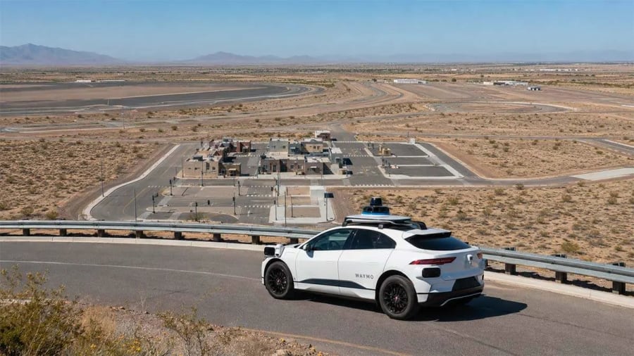 Waymo compra por 190 millones de euros el enorme circuito donde Apple probó su coche autónomo