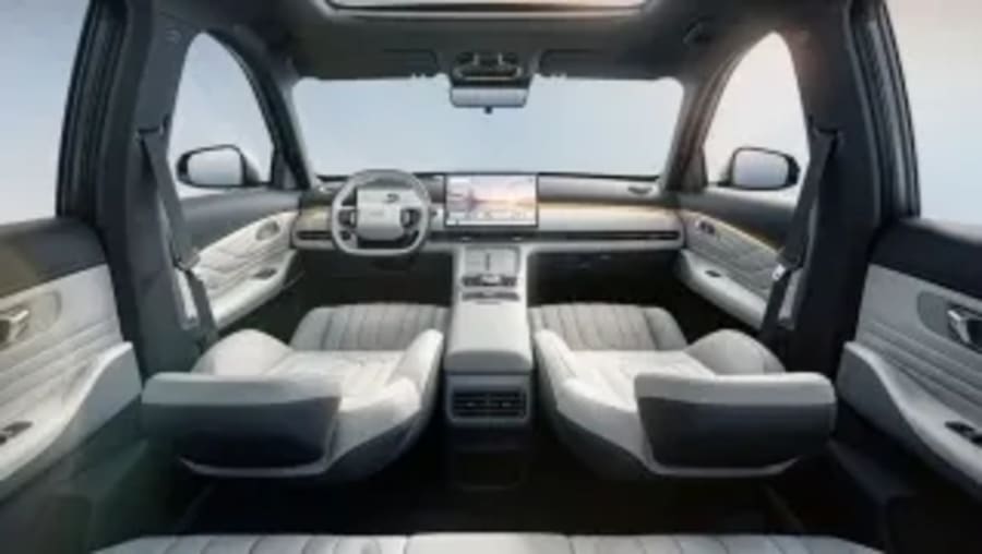 Tiene 605 km de autonomía, 218 CV y cuesta 13.000 €: así es el rival del BYD Seal U fabricado por los dueños de Volvo