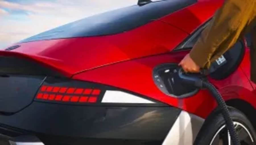 756 km de autonomía en ciudad, carga ultrarrápida y 0 a 100 km/h en 5,1 segundos: el coche eléctrico que no quiere parecerse a los demás
