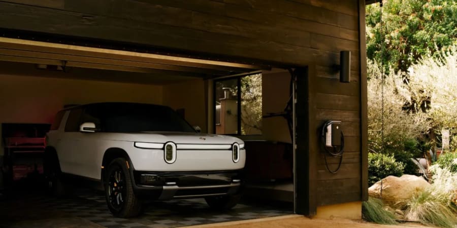 Rivian facilita el ahorro en la carga doméstica de vehículos eléctricos