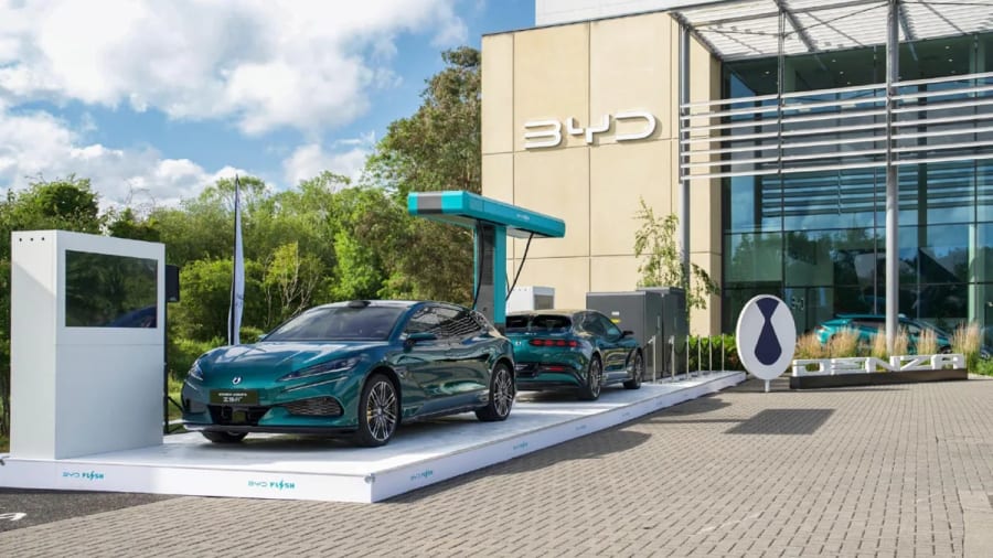 BYD entrega su vehículo eléctrico número 100.000 en el Reino Unido y planea 300 estaciones de carga rápida para fin de año