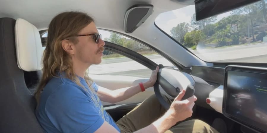 Por fin hemos podido conducir el coche eléctrico solar Aptera