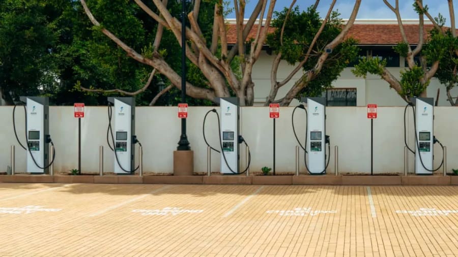 Las estaciones de carga de próxima generación de Electrify America son más grandes y mejores