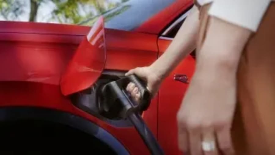 1.800.000 coches enchufables en un mes: Europa gana a China y lidera el crecimiento de ventas en todo el mundo