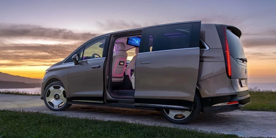 Mercedes-Benz VLE 300 de 400 CV combina el lujo de una limusina con mucho espacio para las piernas