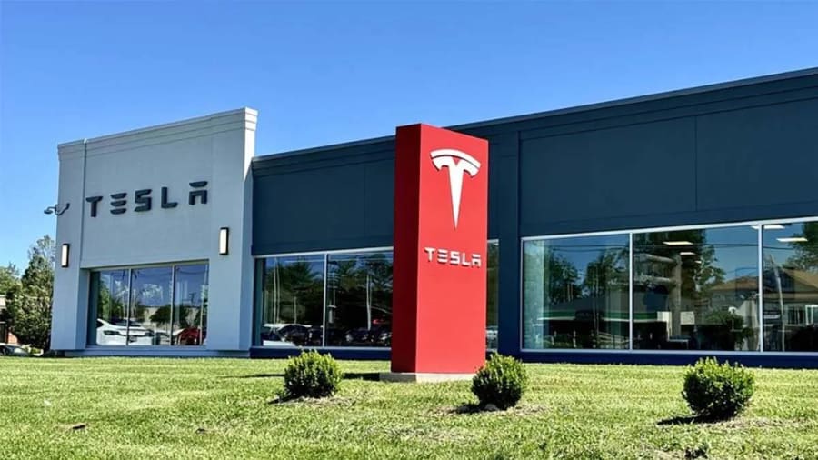 La jugosa oferta de trabajo como mecánico de Tesla: sueldo superior a 31.000 euros