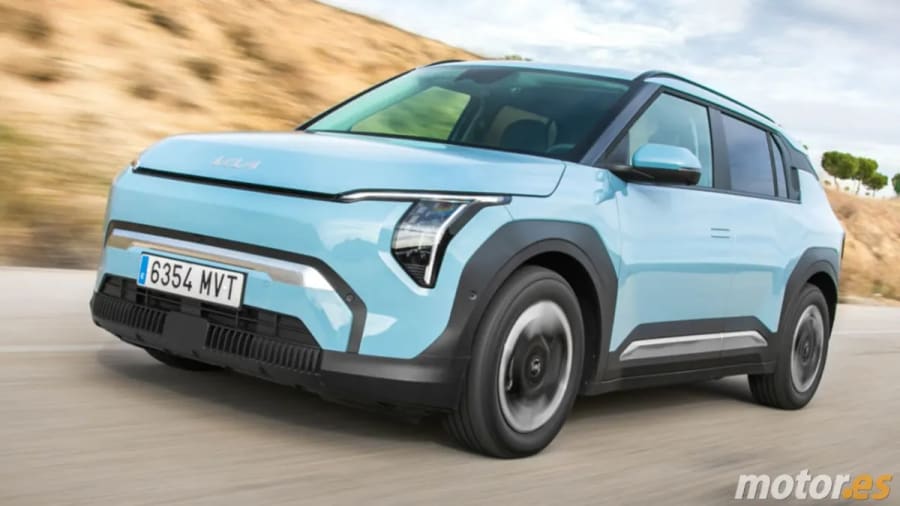 Con un maletero que sus rivales no igualan y 5.800 € de rebaja, el KIA EV3 gana la batalla al BYD Atto 2 y Peugeot E-2008