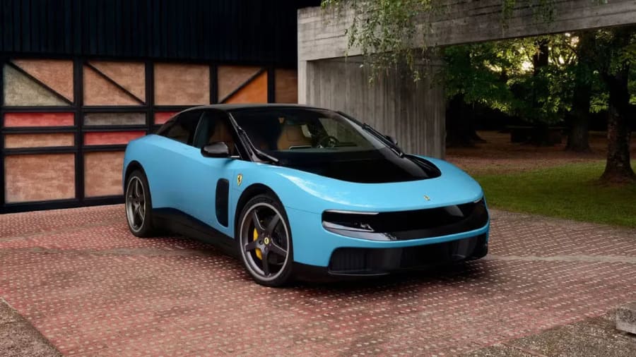 El primer eléctrico de Ferrari, el Luce, debuta en China, diseñado por el veterano de Apple Jony Ive