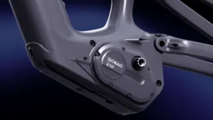 Los días de gloria de Avinox llegan a su fin ya que le ha salido un competidor que maneja sus mismas armas: tecnología y potencia