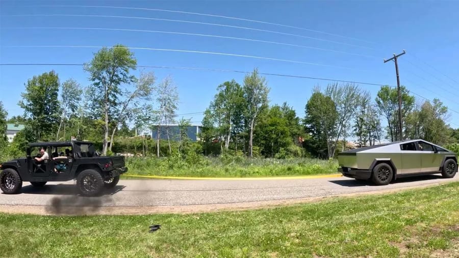 Un Tesla Cybetruck compite contra Humvee militar tirando de una cuerda: pocos esperaban tal diferencia