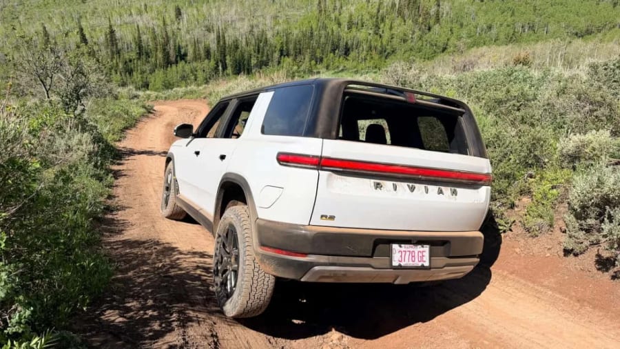 El nuevo incentivo para vehículos eléctricos de California está casi aquí, con beneficios especiales para Rivian y Lucid