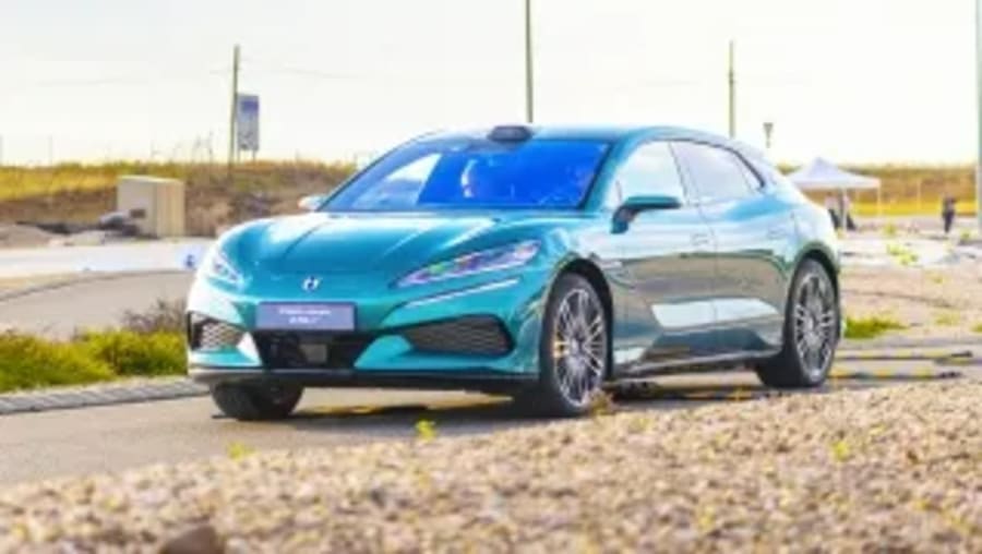 BYD presenta su marca premium en España: el DENZA Z9 GT eléctrico tiene más de 1.100 CV y se carga casi al completo en 10 minutos