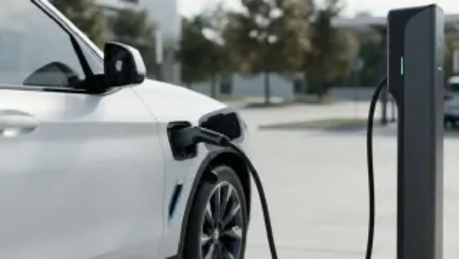 Comprar un coche eléctrico en Extremadura: ¿Qué ayudas hay y cómo acceder a ellas?