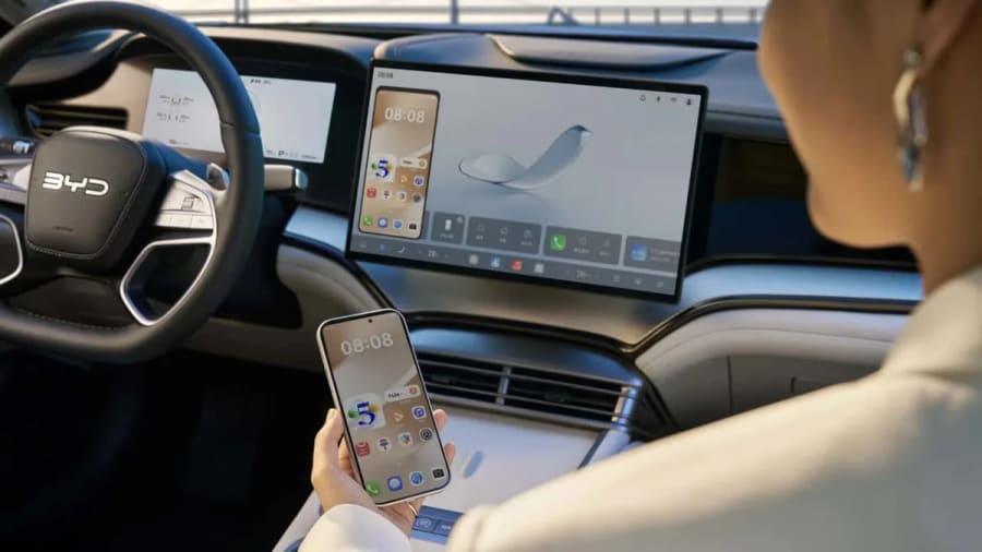 Después de las baterías de vehículos eléctricos, China también quiere dominar los 'cerebros' de los coches