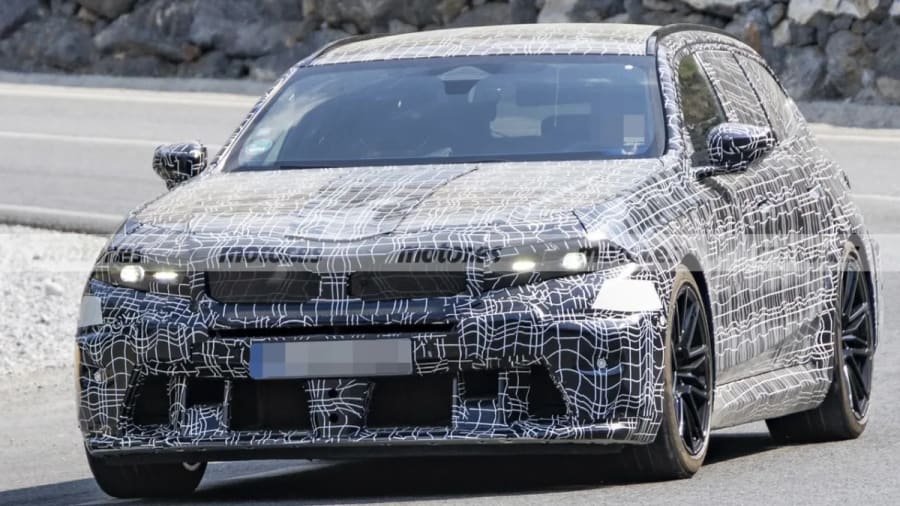 Nuevas fotos espía del BMW M5 Touring en las pruebas de verano dejan al descubierto un guiño al mítico E39