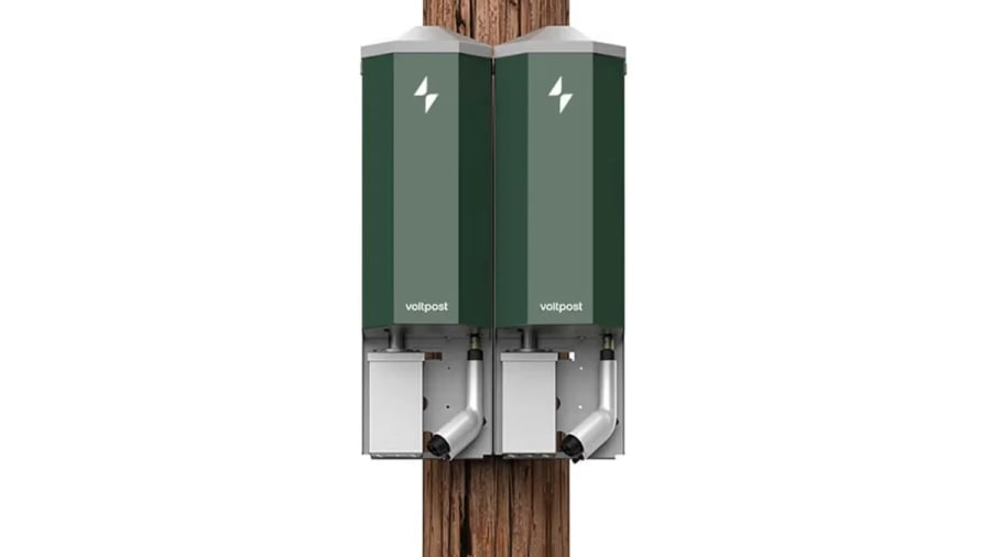 Los cargadores de farola para vehículos eléctricos de Voltpost llegan a un aparcamiento cerca de ti