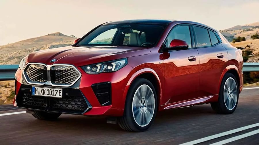 Los BMW iX2 en stock en oferta desde 204 euros al mes: la cuota es más baja que en el iX1