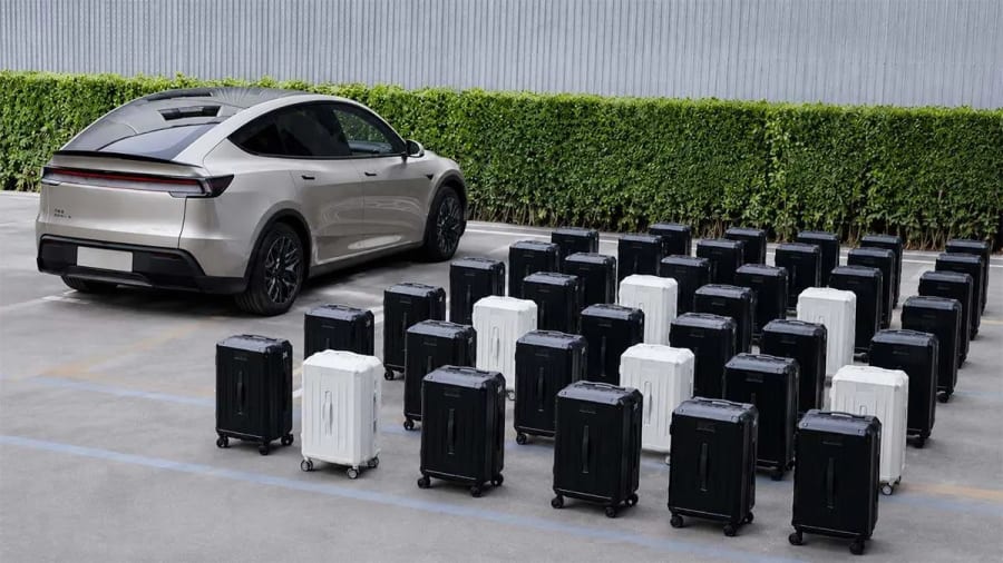 Tesla muestra el enorme maletero del Model Y L antes de su llegada a España: Caben hasta 25 maletas