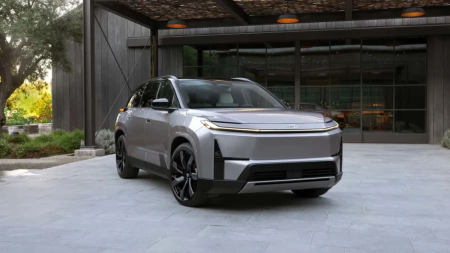 Toyota retrasa el Highlander EV de 2027 mientras la demanda del modelo de gasolina sigue siendo robusta