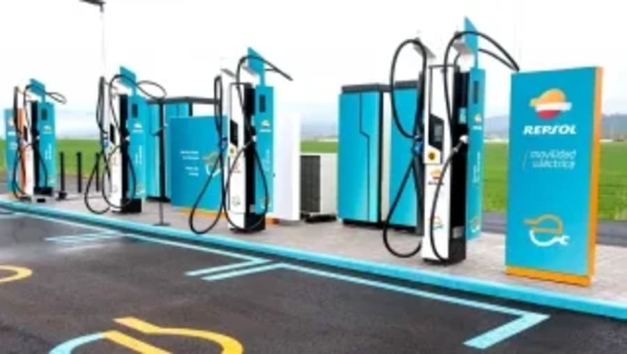 Con Repsol, los propietarios de un OMODA/JAECOO tendrán recargas muy económicas, carburante más barato y el coche siempre limpio