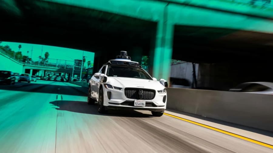 La confianza pública se gana: Las autoridades federales están oficialmente cansadas de que los robotaxis se interpongan en el camino de los servicios de emergencia
