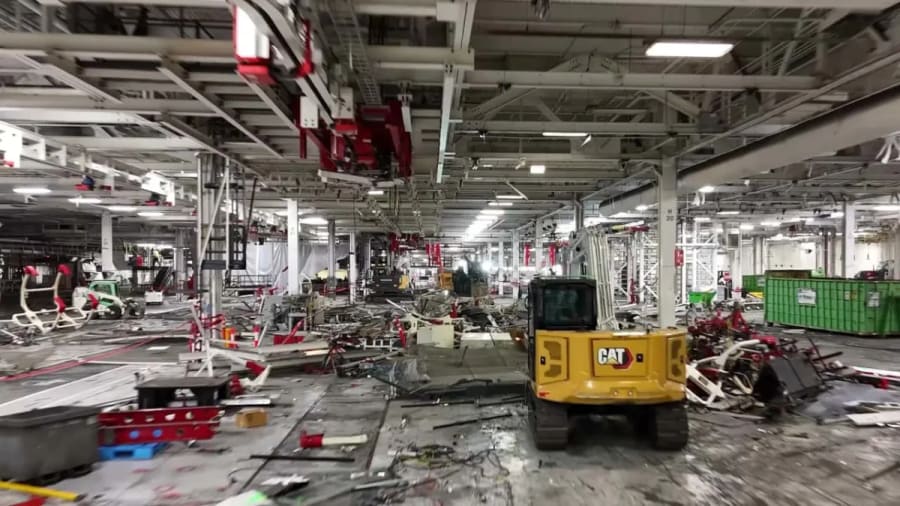 Mira cómo Tesla desmanteló la fábrica del Model S para construir robots en su lugar