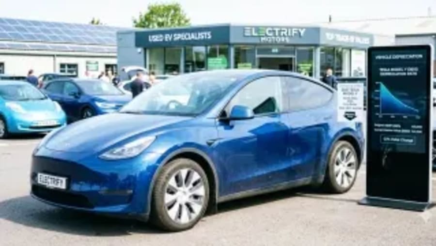 La política de precios de Tesla 'castiga' al Model Y: desde 2021 este coche eléctrico pierde más del 50 % de su valor
