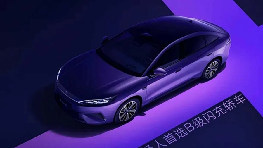 BYD presenta su nueva berlina eléctrica: casi 4,9 metros y carga ultrarrápida