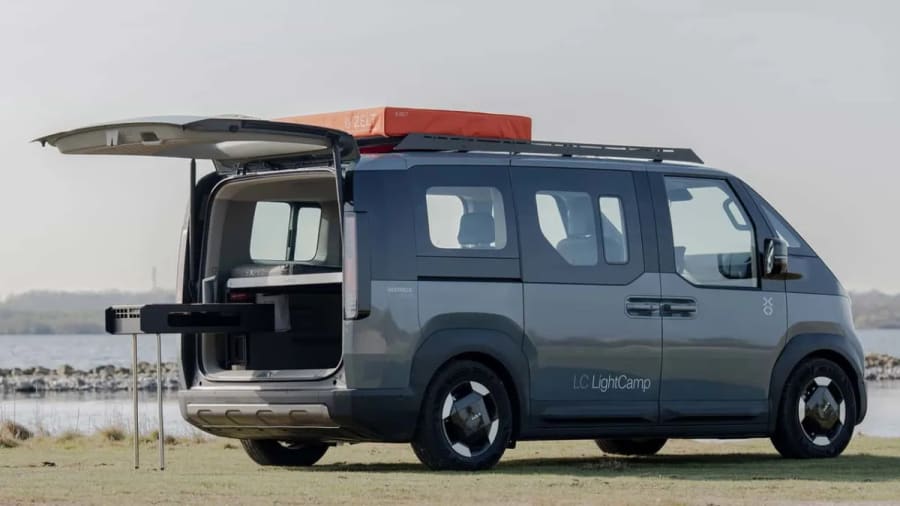Esta pequeña camper eléctrica de Kia logra alojar a cuatro personas