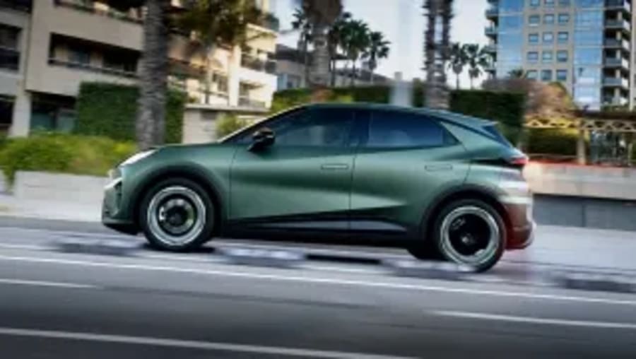 CUPRA le rebaja el precio a su coche eléctrico más barato: la versión Plus del Raval cuesta 25.000 €, tiene 135 CV y estrena batería
