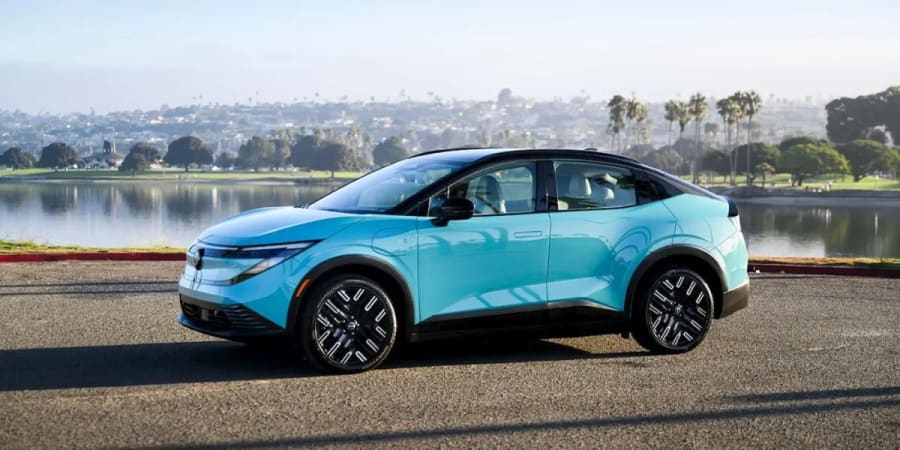 Nissan llama a revisión a casi 4.000 nuevos Leaf EV tras la detección de un problema en el cinturón de seguridad por parte de CR