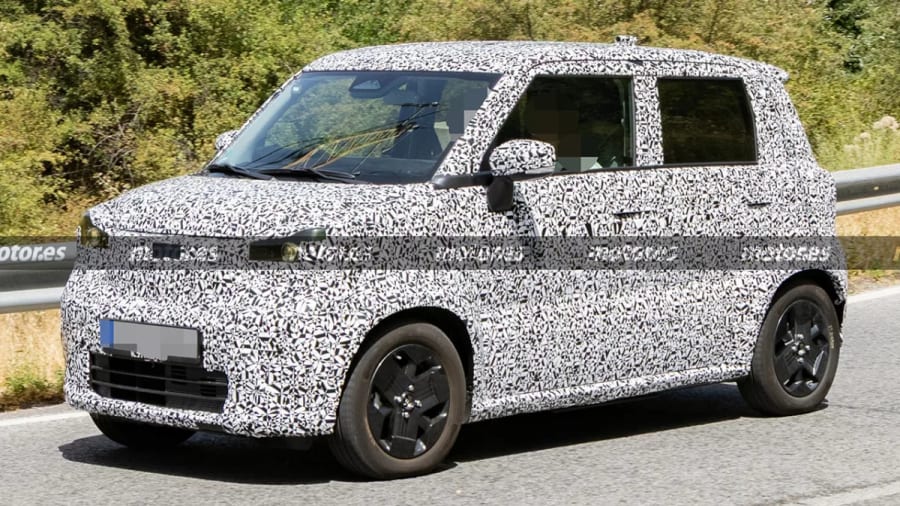 Suzuki tendrá su propio Renault Twingo, las primeras fotos espía revelan un eléctrico de tamaño Dacia Spring que llega en 2027